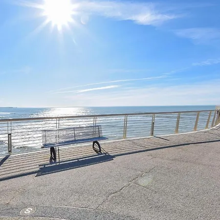1 Bedroom Awesome In Apartment Lido di Camaiore