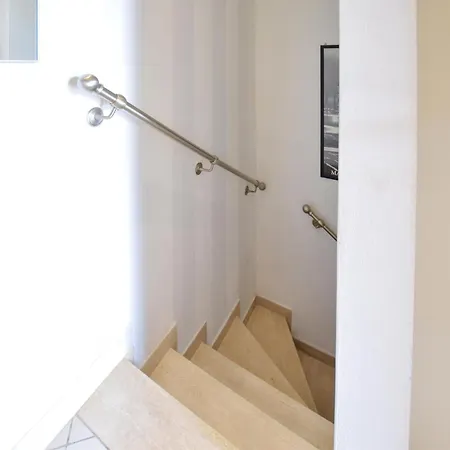 Apartment 1 Bedroom Awesome In