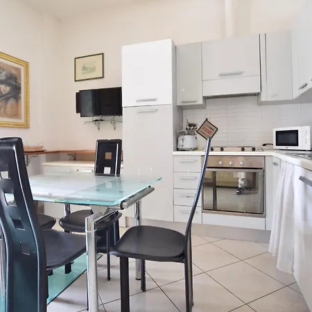1 Bedroom Awesome In Apartment