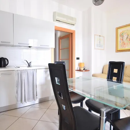 Apartment 1 Bedroom Awesome In