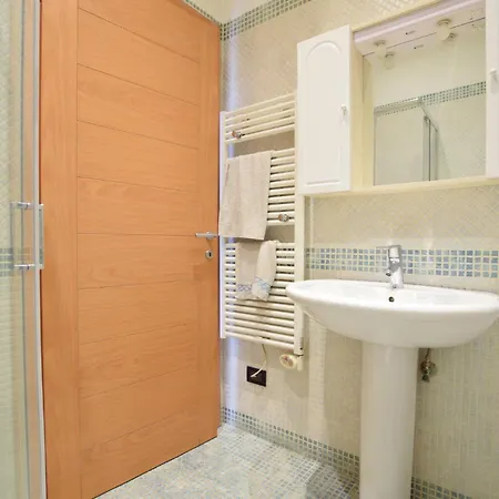1 Bedroom Awesome In Apartment Lido di Camaiore
